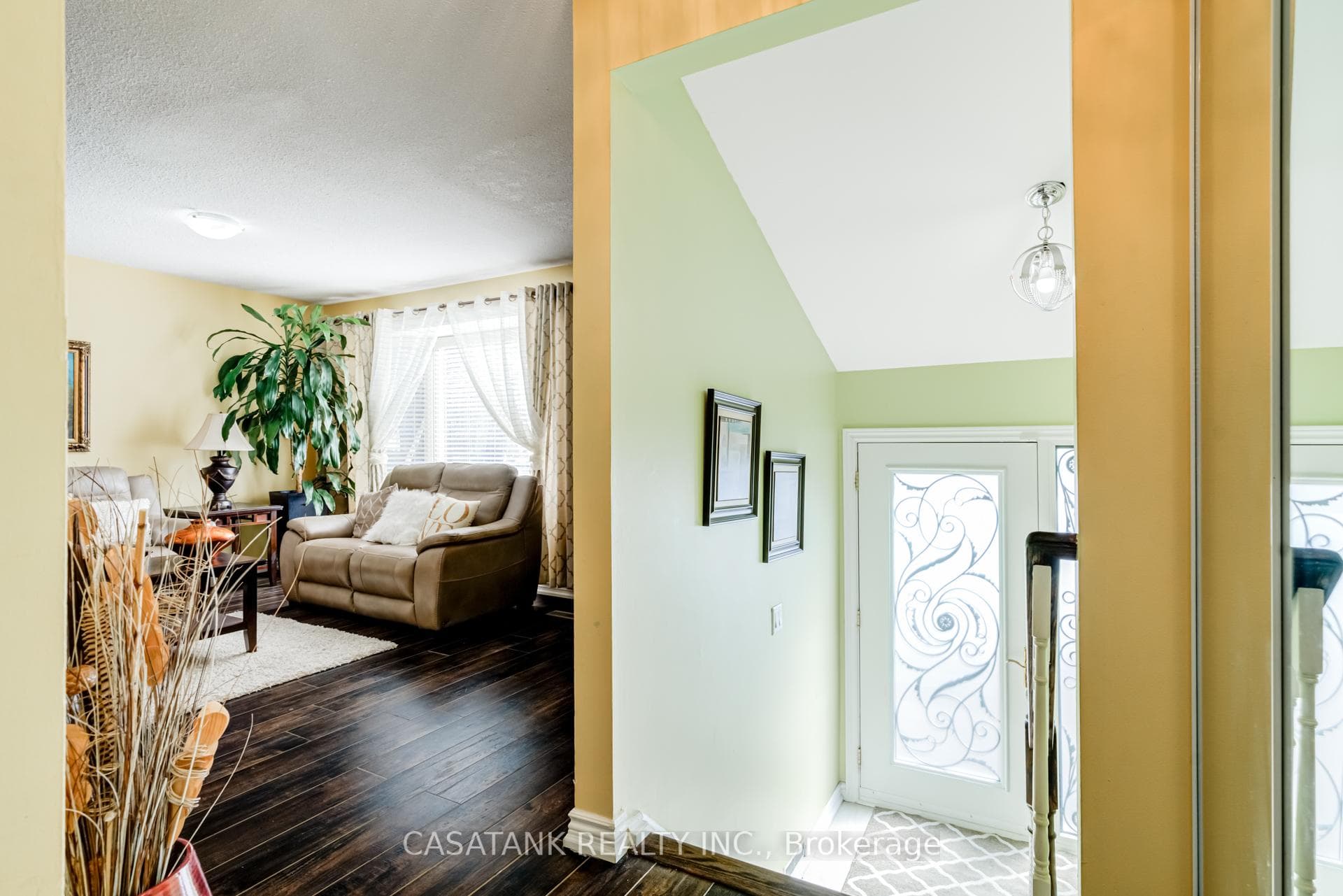 40 Salisbury Circle - Semi-Detached photo 6 of 50 in Brampton, Ontario