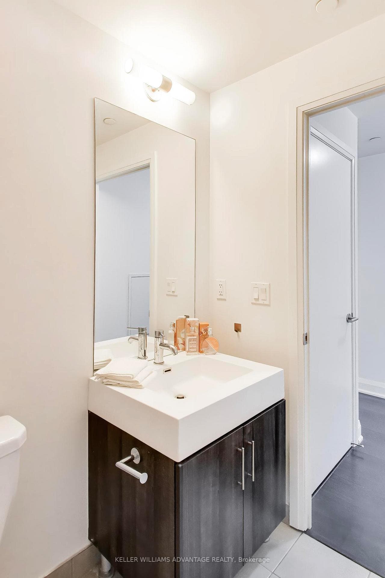 160 Vanderhoof Avenue Unit 1718 - Condo photo 10 of 42 in Flemingdon Park / Don Mills, Ontario
