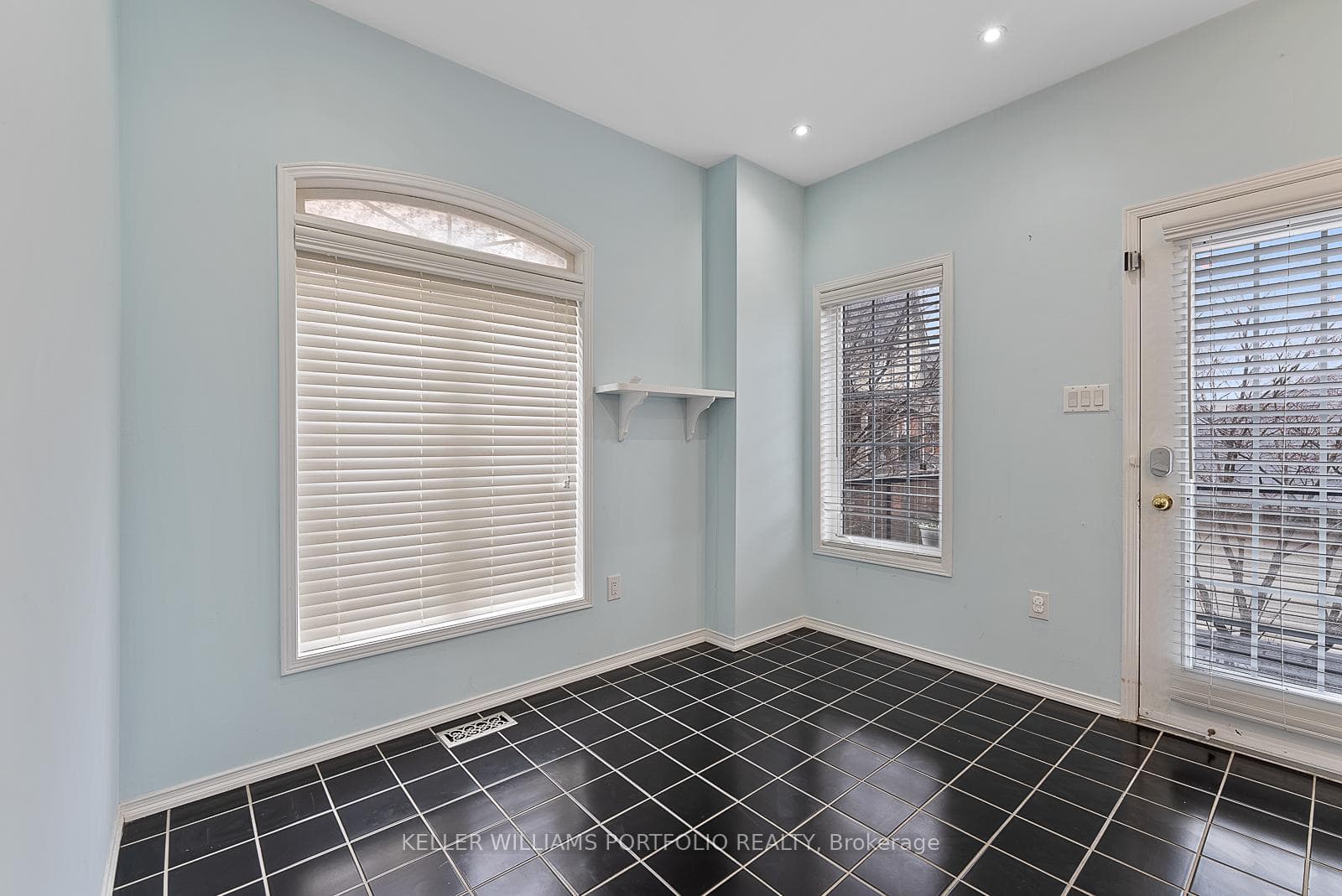 118 Gatwick Drive - Semi-Detached photo 15 of 50 in Oakville, Ontario