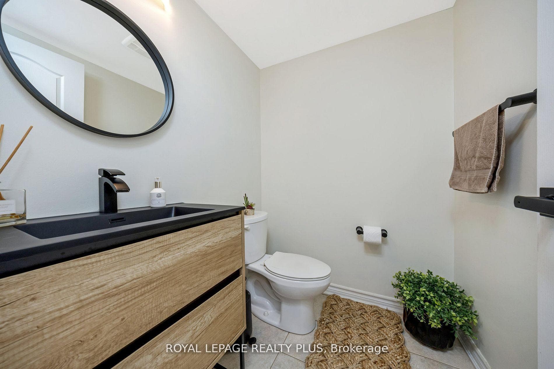 1542 Gainer Crescent - Townhouse photo 18 of 40 in Milton, Ontario
