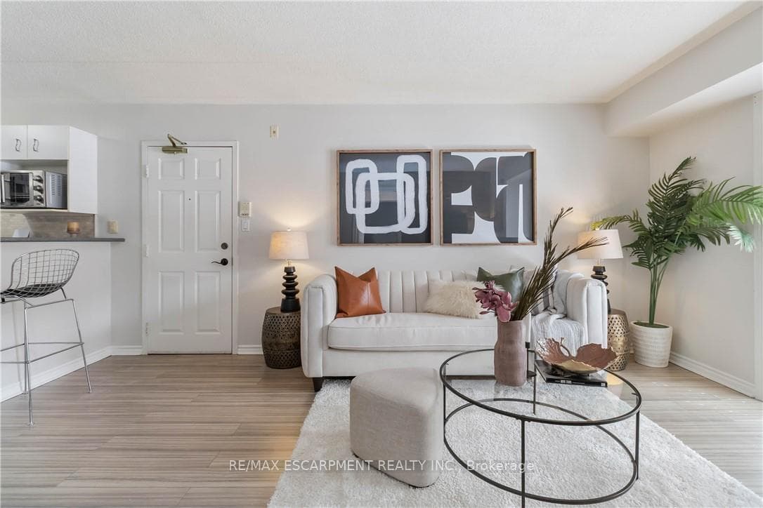 4015 Kilmer Drive Unit 110 - Condo photo 5 of 34 in Burlington, Ontario