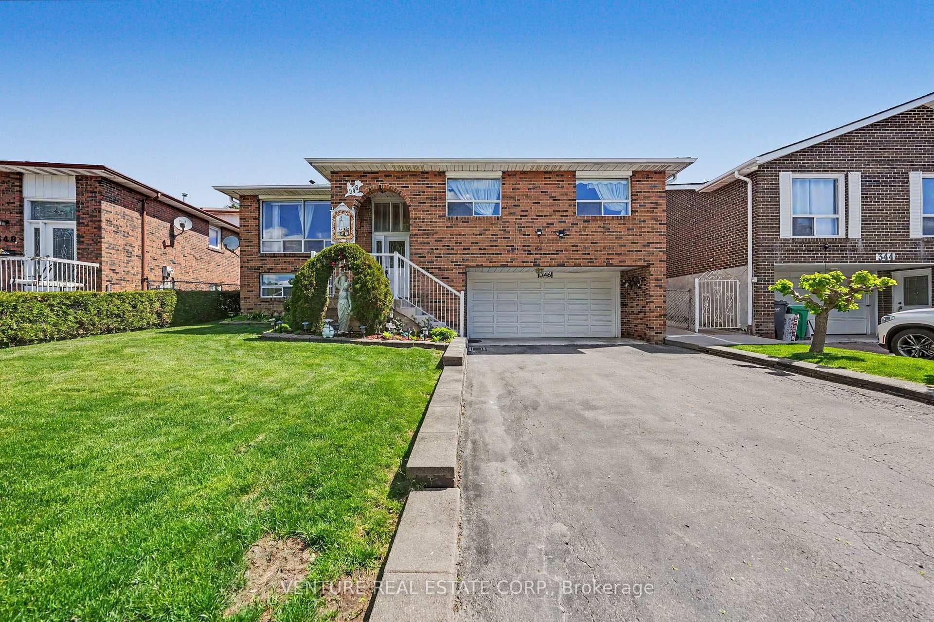 346 Centre Street - Detached photo 8 of 50 in Brampton, Ontario