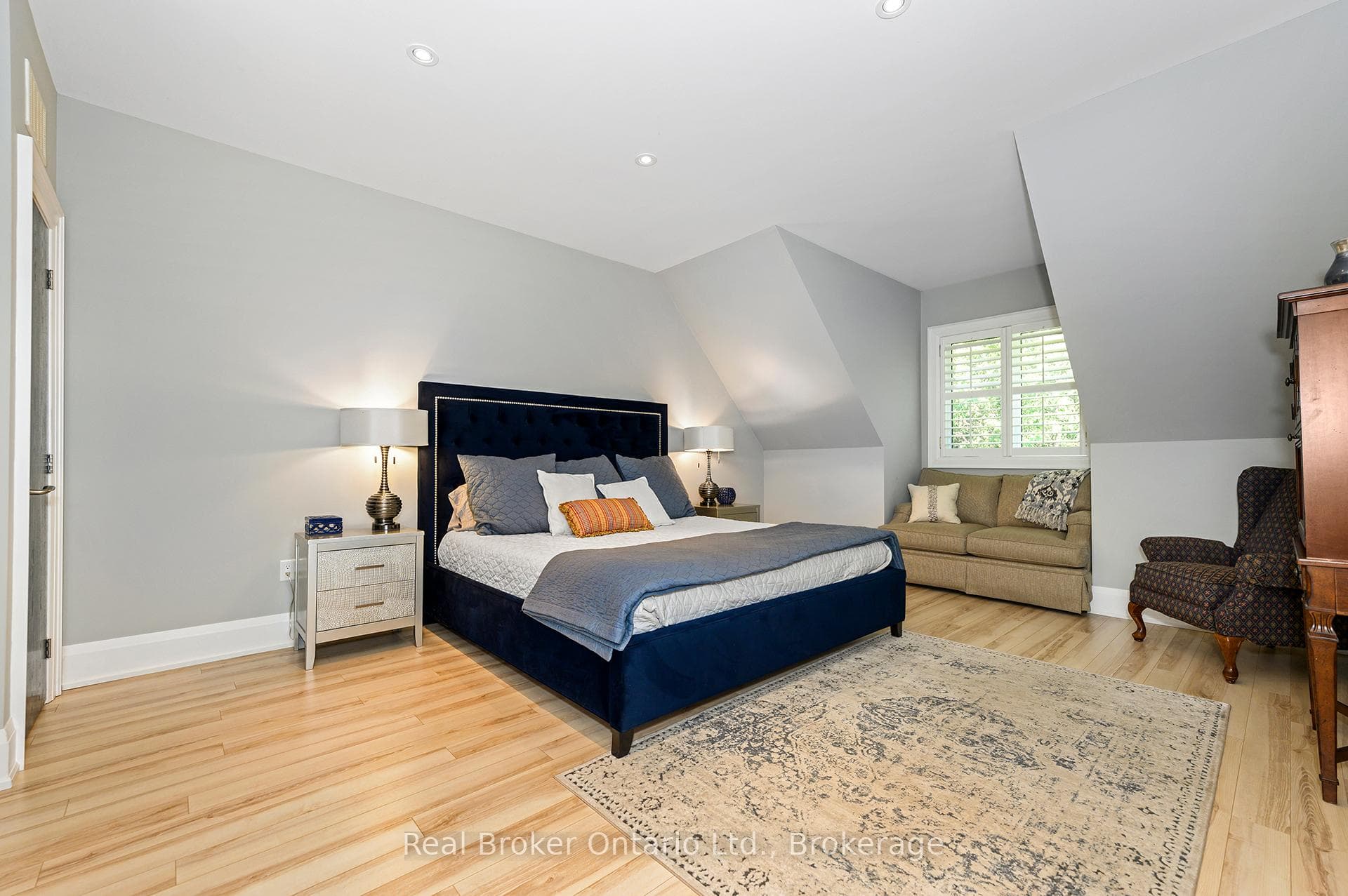 4507 Lakeshore Road - Detached photo 27 of 50 in Burlington, Ontario
