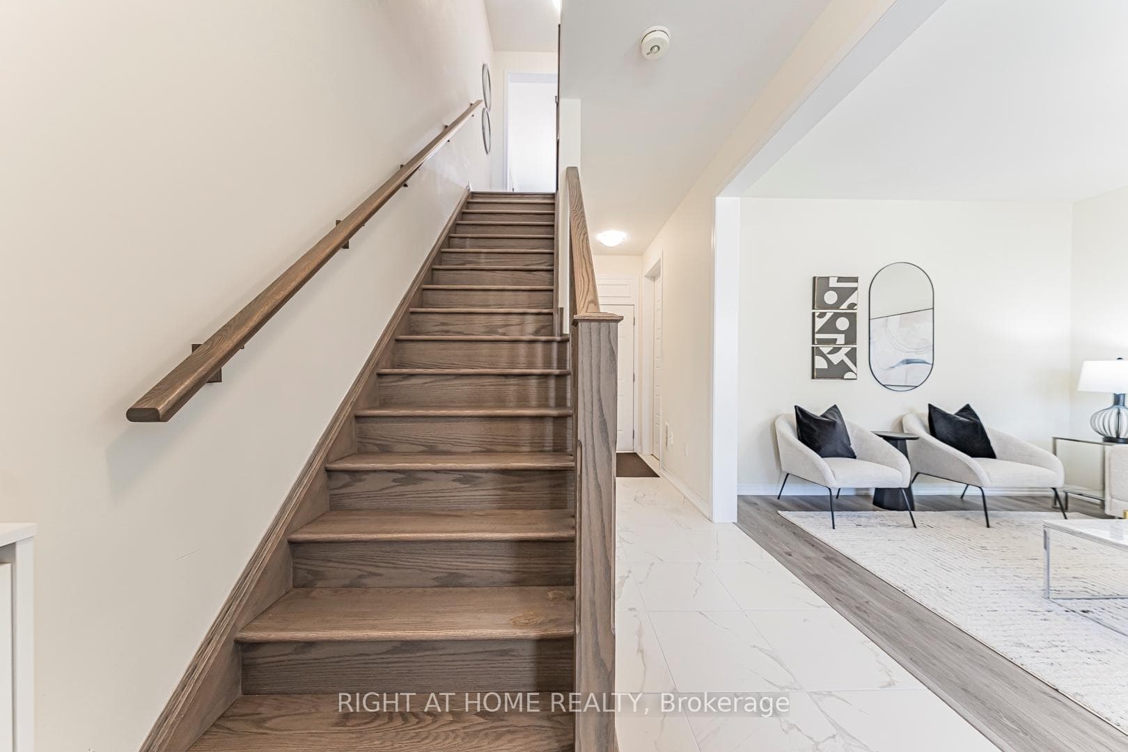 3315 Vardon Way - Townhouse photo 6 of 29 in Oakville, Ontario