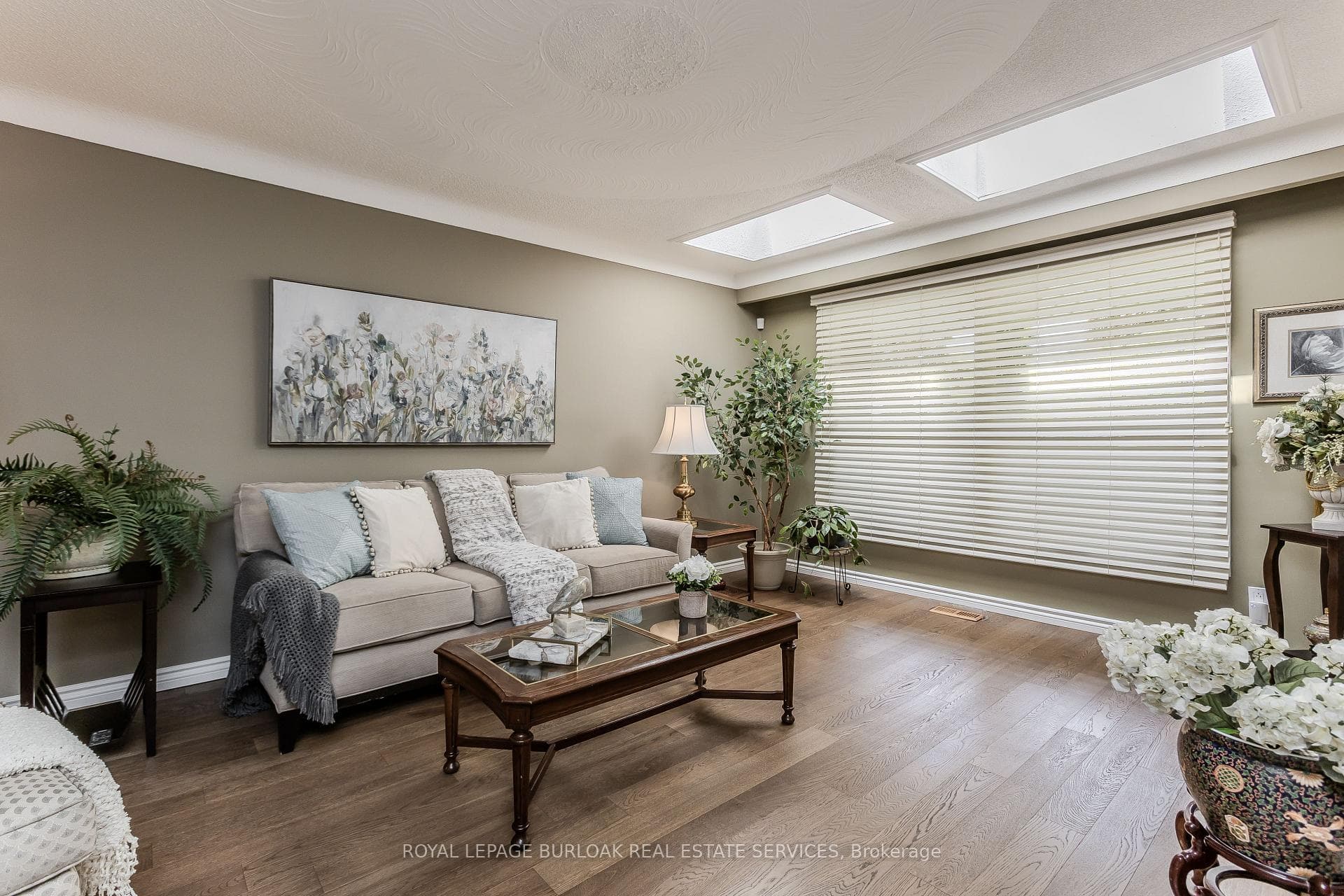 643 Artreva Crescent - Detached photo 9 of 26 in Burlington, Ontario