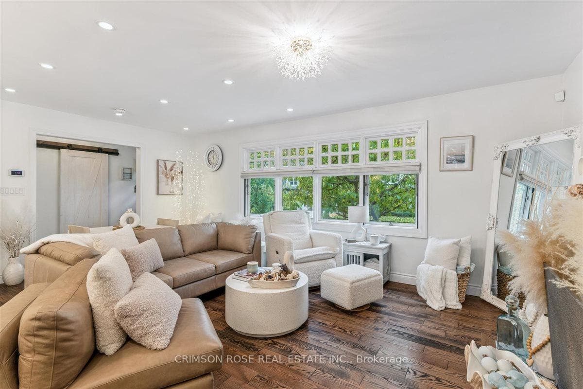 89 Holyrood Avenue - Detached photo 6 of 34 in Oakville, Ontario