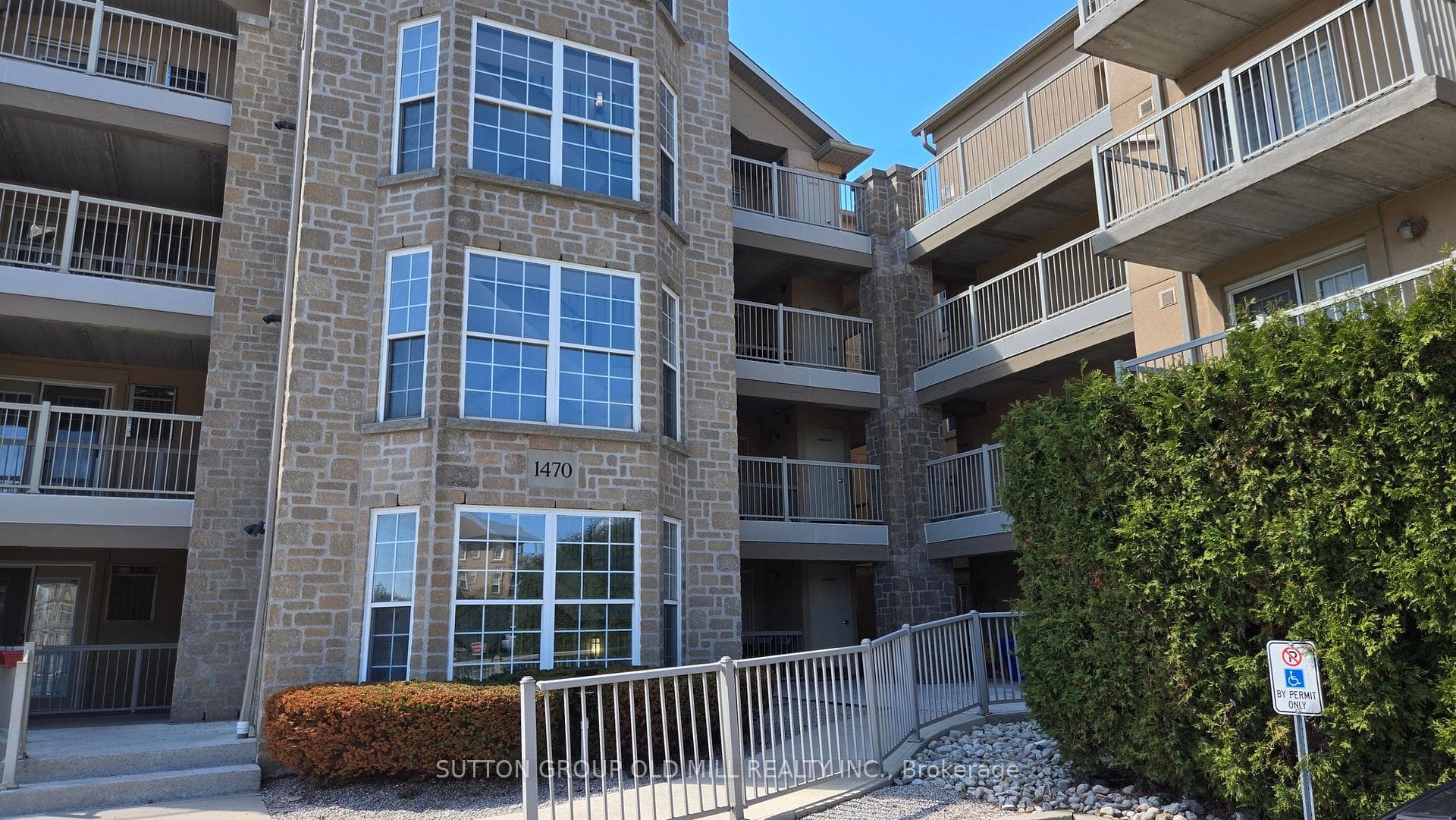1470 Bishops Gate Unit 208 - Condo photo 2 of 32 in Oakville, Ontario