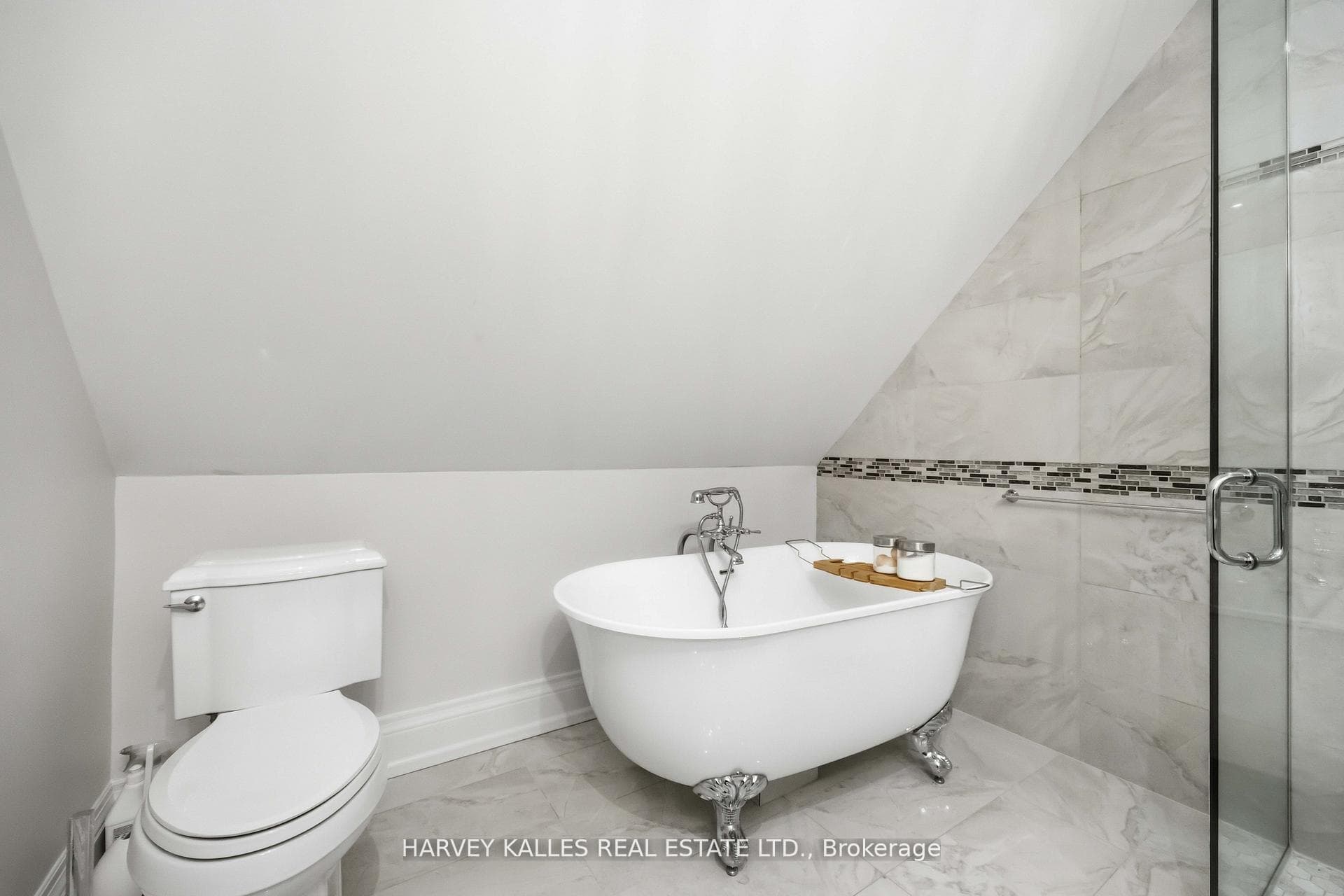 27 Ashley Park Road - Detached photo 29 of 49 in Etobicoke (Islington / Rexdale), Ontario