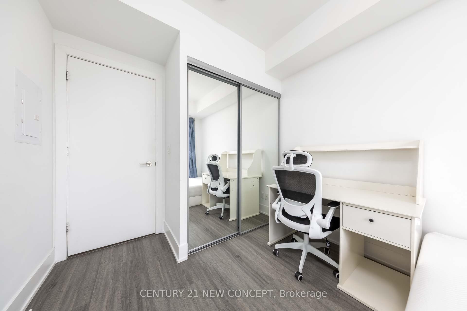 200 Bloor Street Unit 2606 - Condo photo 5 of 50 in Annex / Yorkville / Summerhill, Ontario