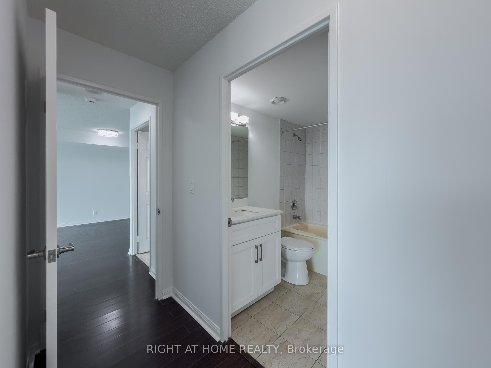 8 Lee Centre Drive Unit 1008 - Condo photo 20 of 33 in Scarborough (West Hill / Highland Creek), Ontario
