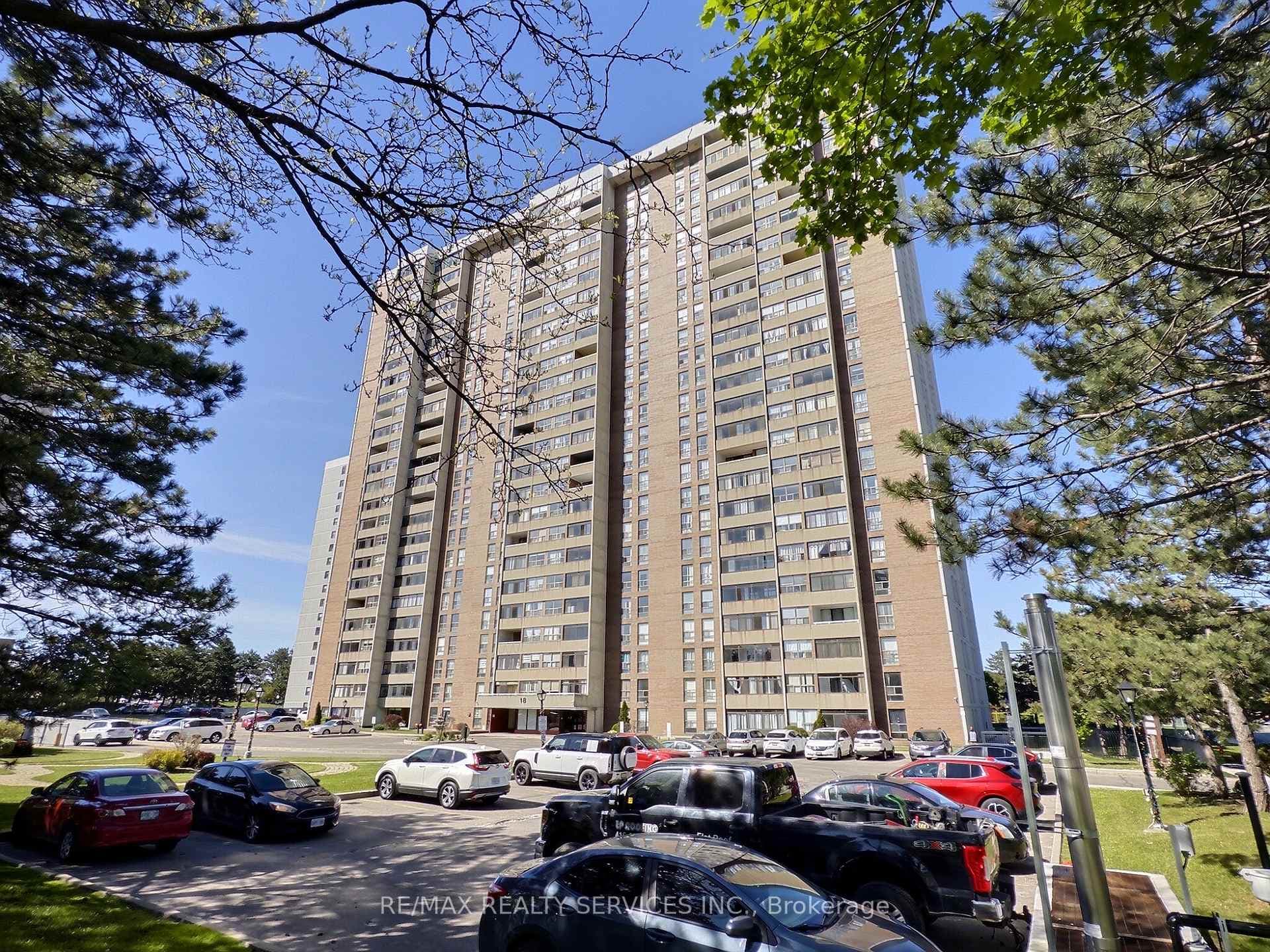 18 Knightsbridge Road Unit 1812 - Condo photo 1 of 17 in Brampton, Ontario