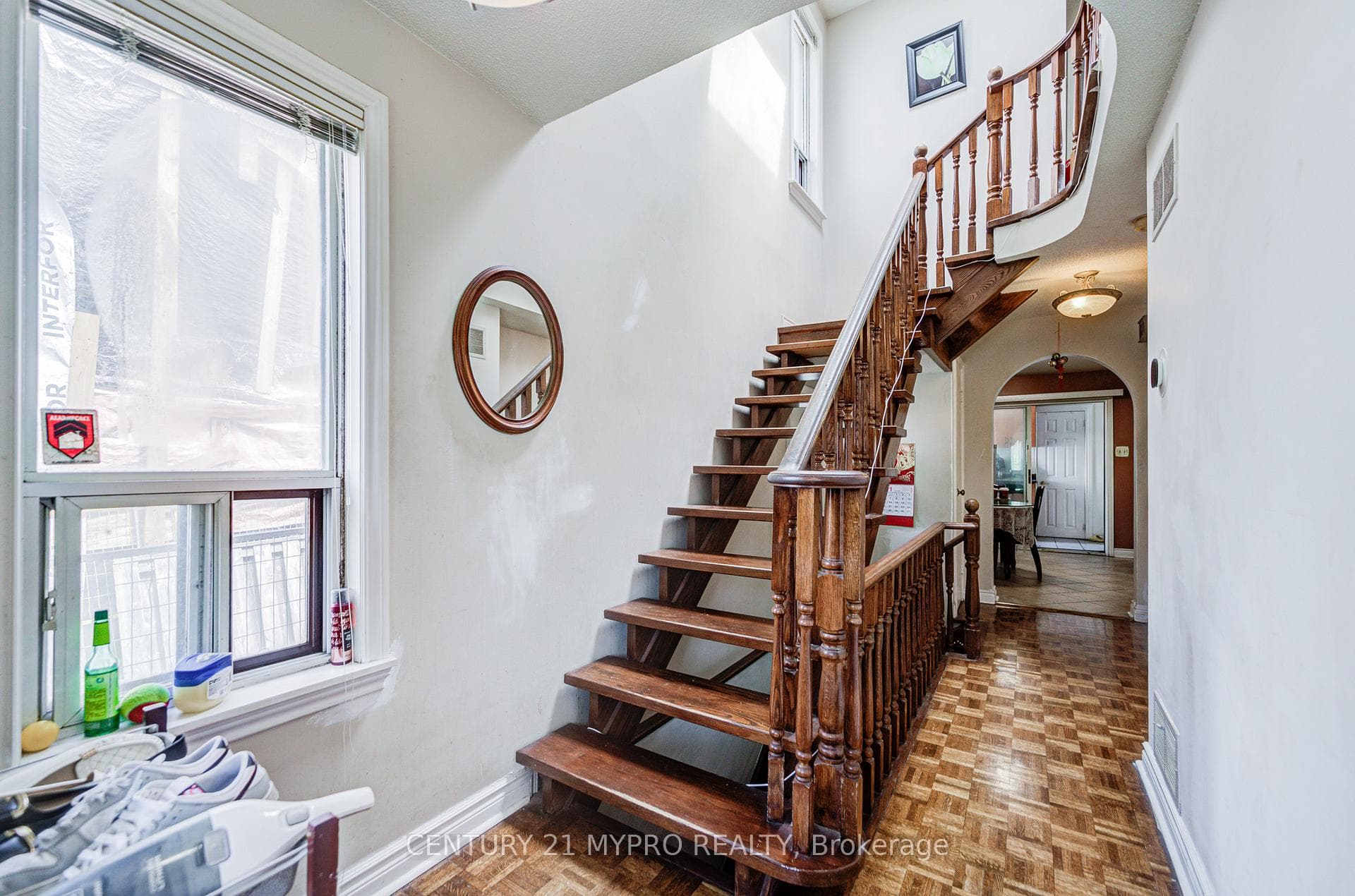 211 Bellwoods Avenue - Detached photo 3 of 50 in Downtown Toronto / Waterfront, Ontario