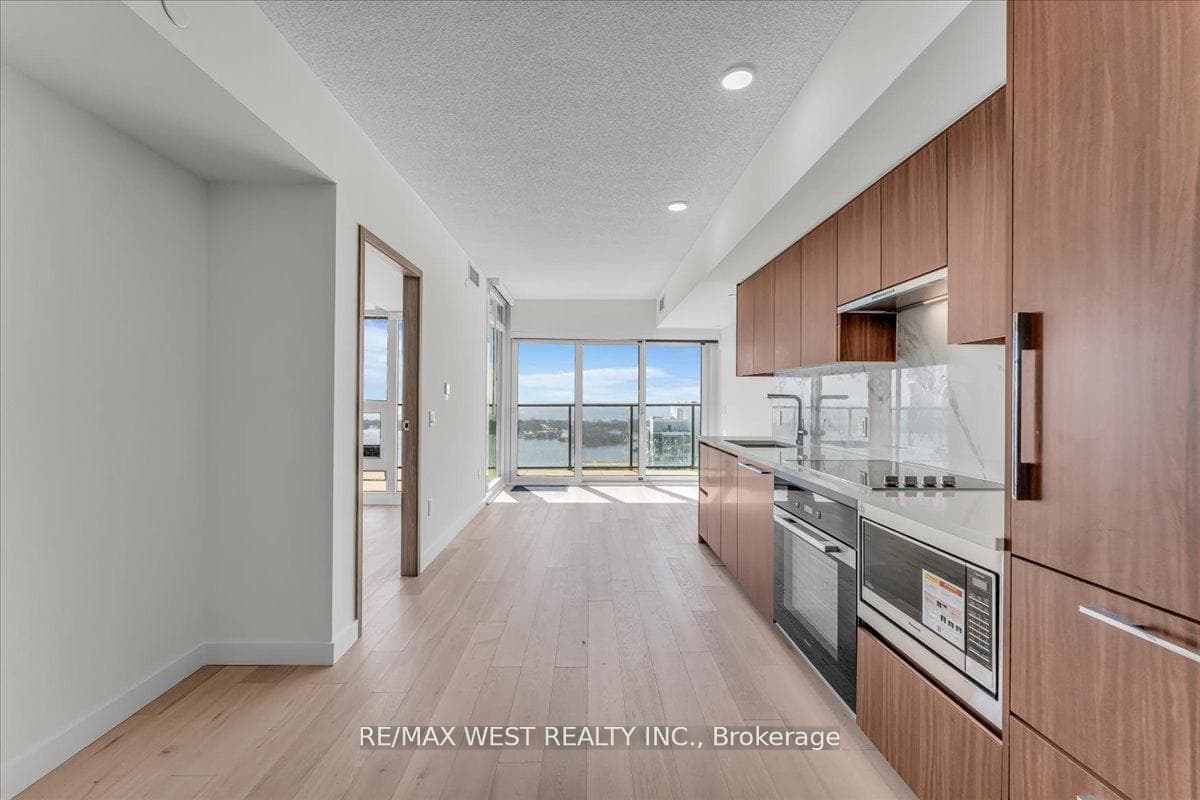 1 Concord Cityplace Way Unit 5709 - Condo photo 8 of 44 in Downtown Toronto / Waterfront, Ontario