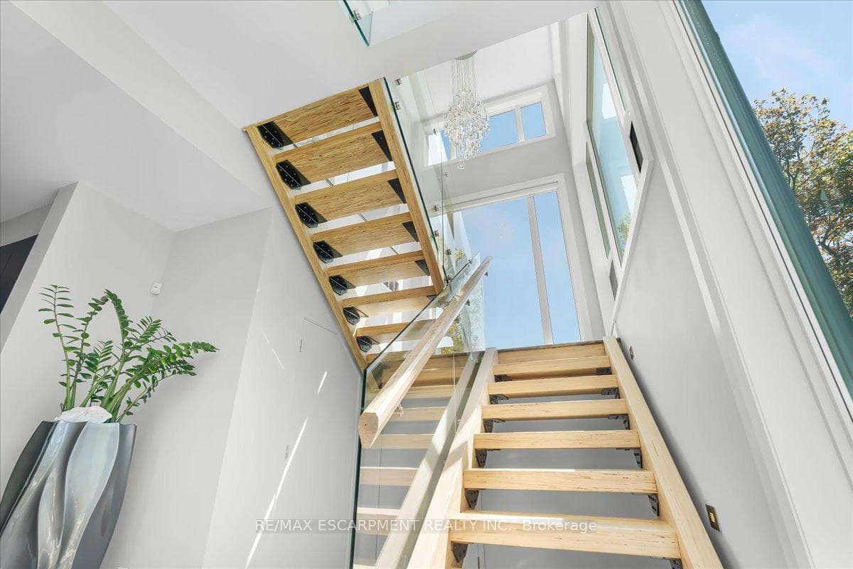 1309 Beaufort Drive - Detached photo 7 of 50 in Burlington, Ontario
