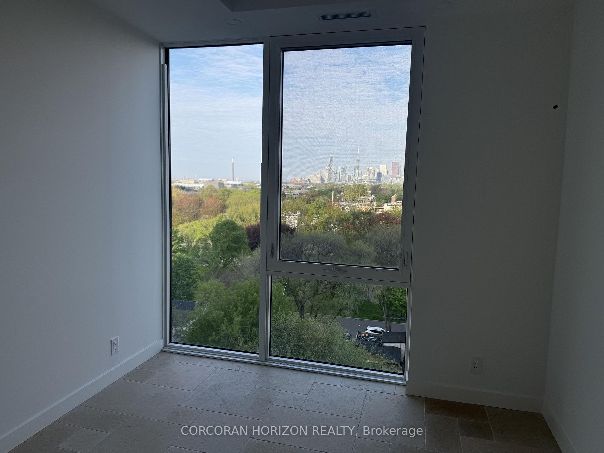 1050 Eastern Avenue Unit 819 - Condo photo 9 of 29 in Riverdale / Leslieville, Ontario