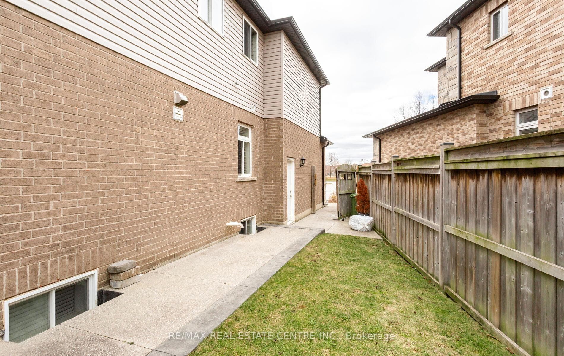 31 Rianna Court - Single Family Home photo 45 of 50 in Hamilton, Ontario