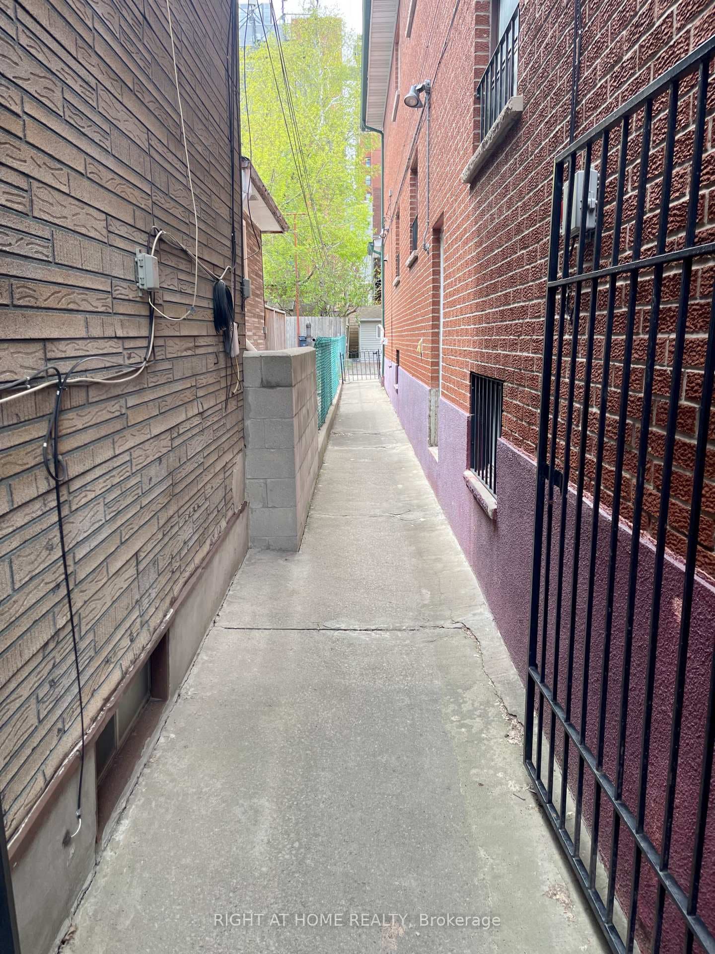 40 Bellevue Avenue - Semi-Detached photo 32 of 34 in Downtown Toronto / Waterfront, Ontario