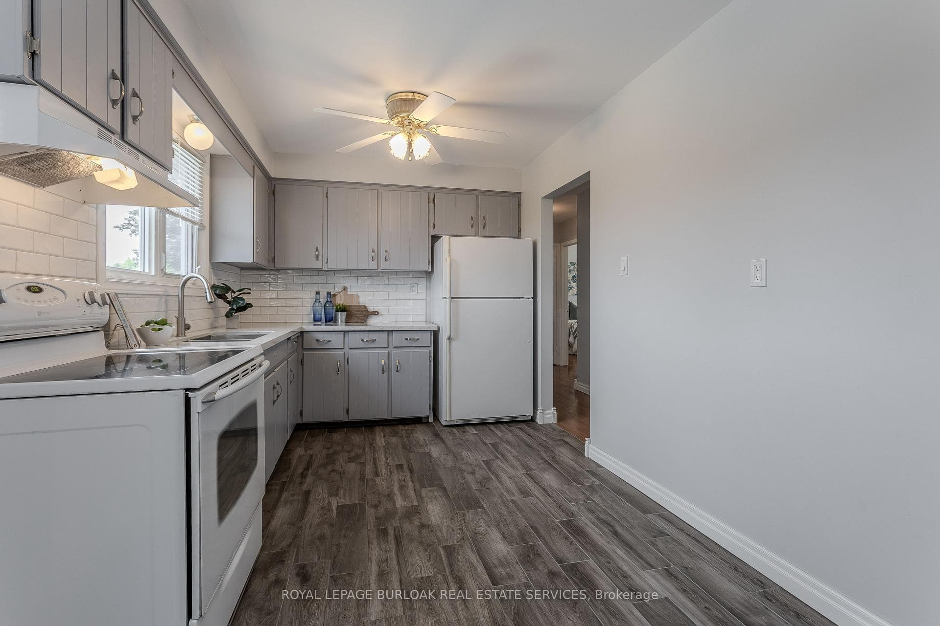 3125 Michael Crescent - Detached photo 11 of 34 in Burlington, Ontario
