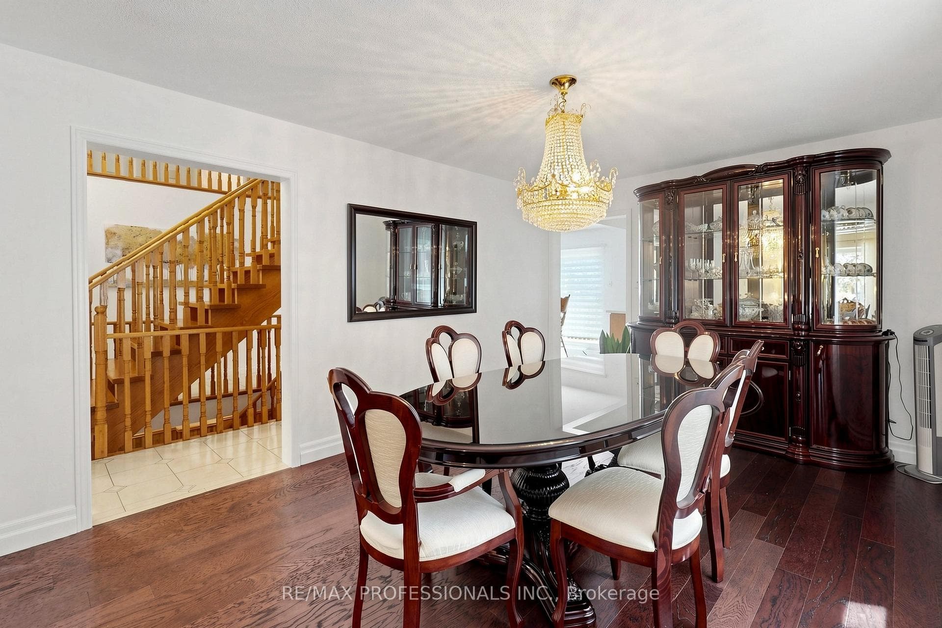 970 Silversmith Drive - Detached photo 8 of 50 in Mississauga, Ontario