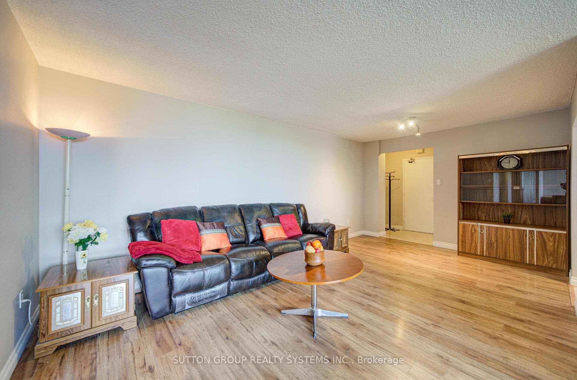10 Muirhead Road Unit 806 - Condo photo 4 of 45 in Hillcrest Village / Bayview Village, Ontario