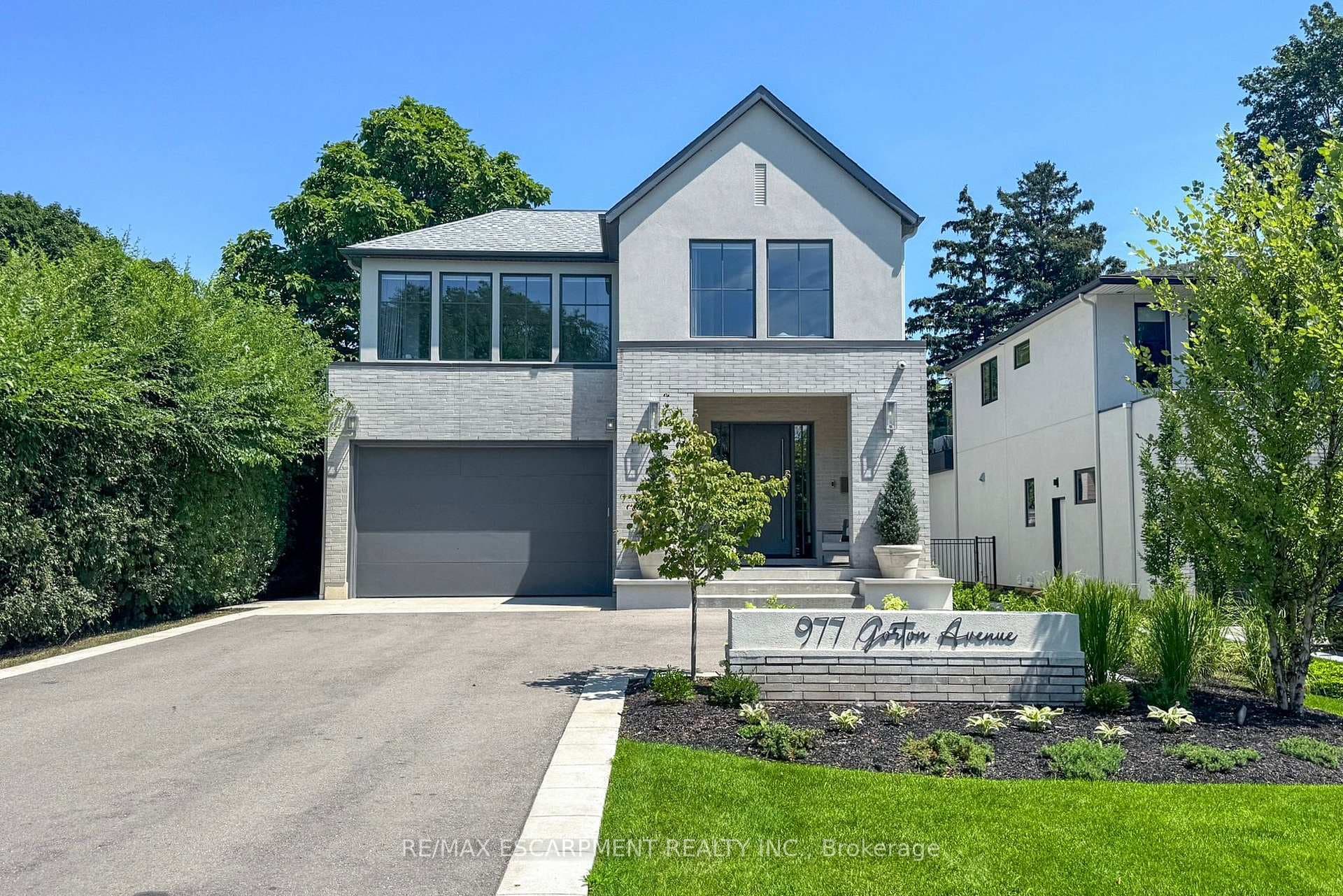 977 Gorton Avenue - Detached photo 3 of 50 in Burlington, Ontario