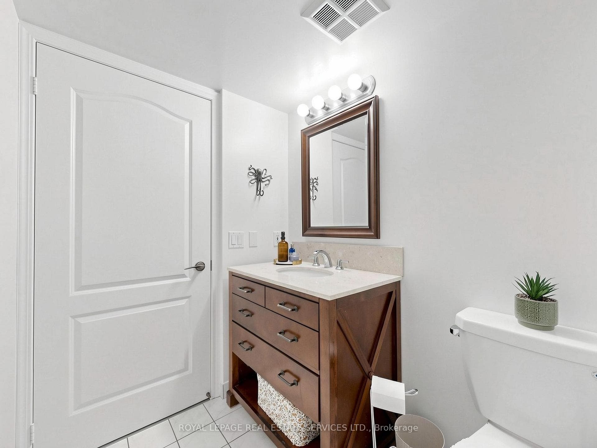 398 Eglinton Avenue Unit 203 - Condo photo 29 of 45 in Leaside / Davisville, Ontario