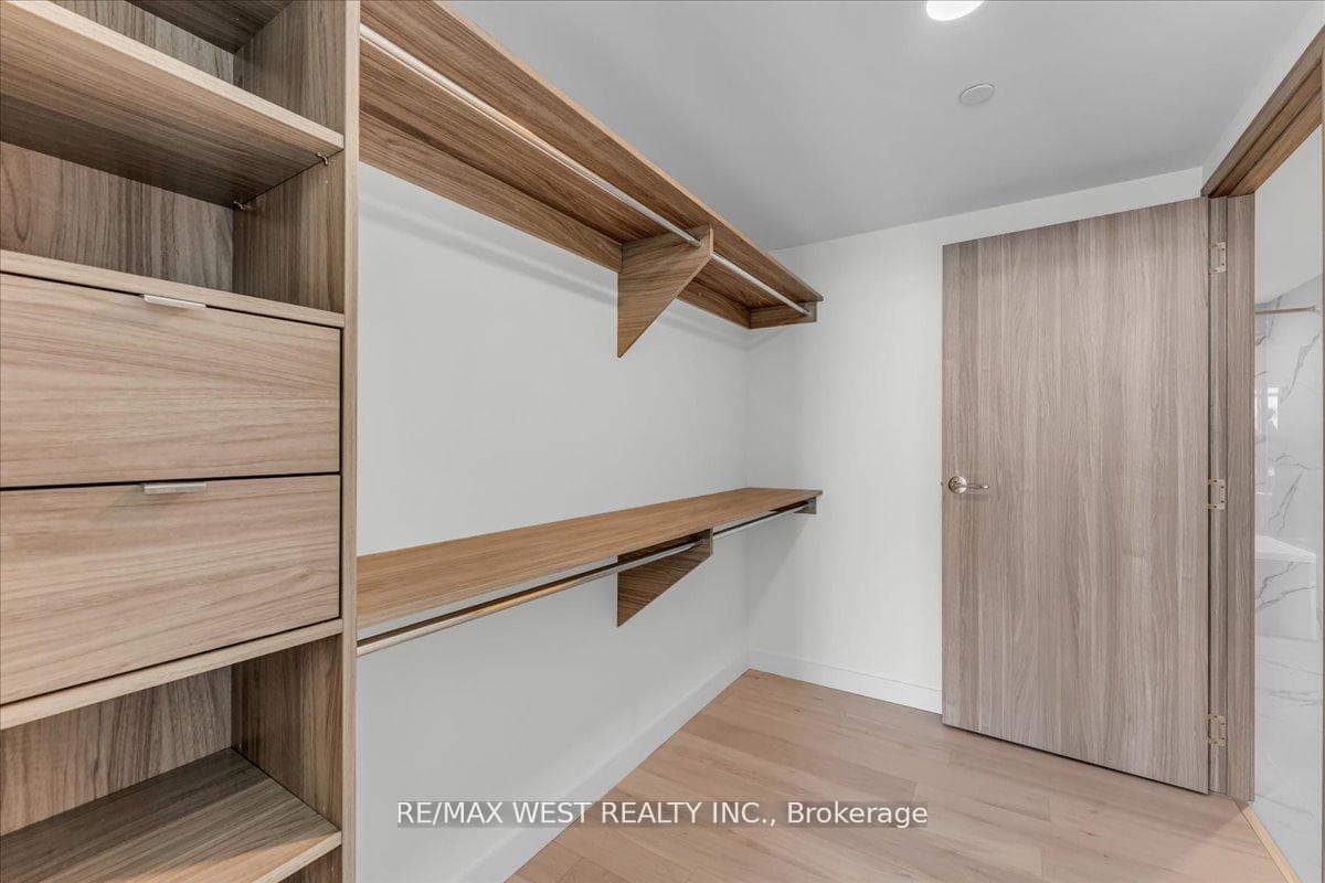 1 Concord Cityplace Way Unit 5709 - Condo photo 39 of 44 in Downtown Toronto / Waterfront, Ontario