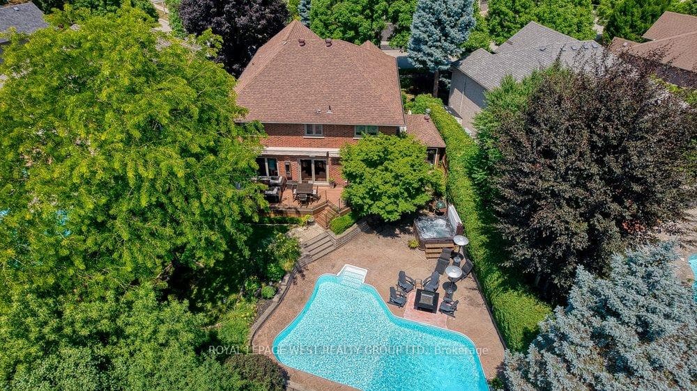 2293 Carpenters Circle - Detached photo 4 of 50 in Oakville, Ontario
