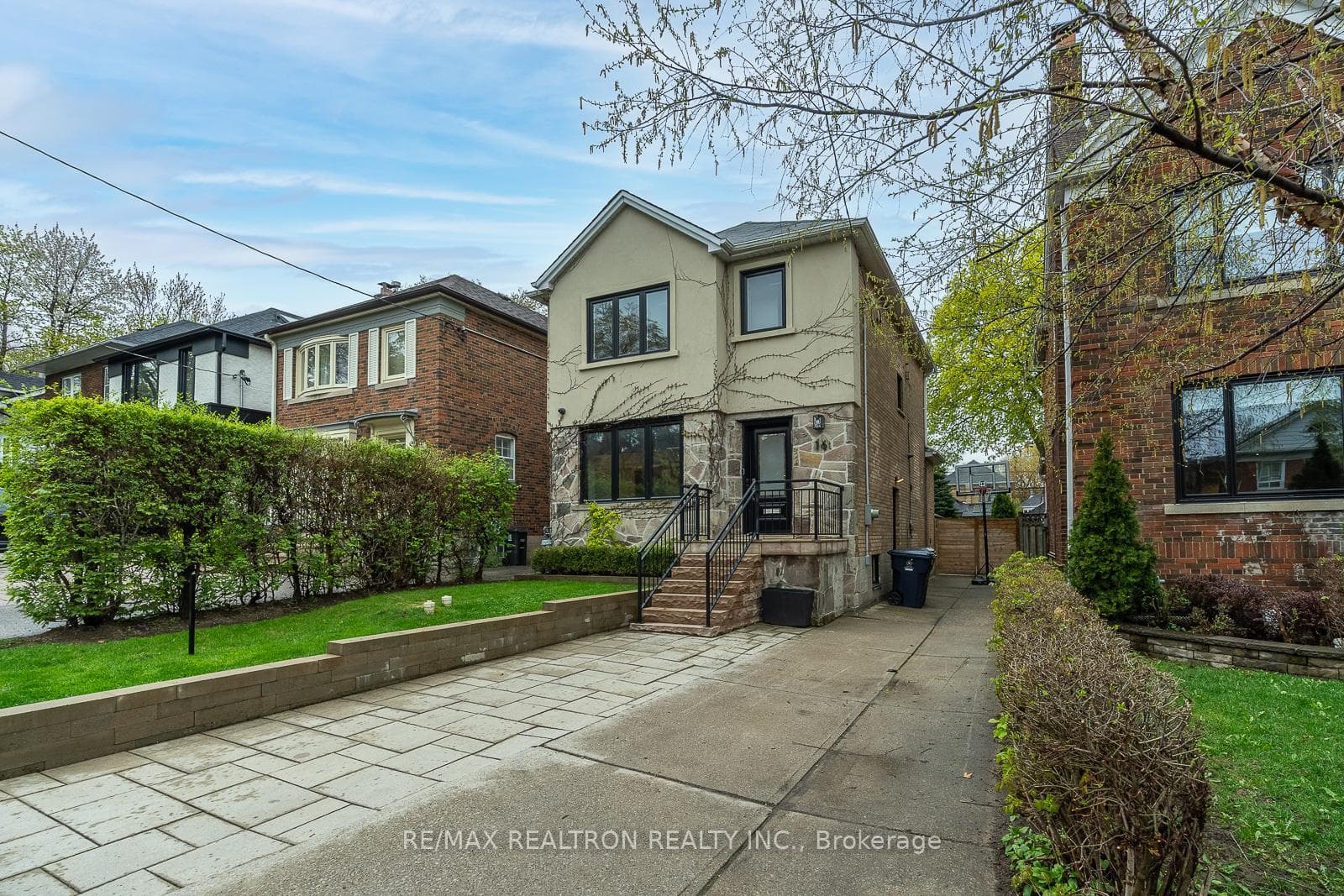 16 Peveril Hill - Detached photo 2 of 42 in Forest Hill / Deer Park, Ontario