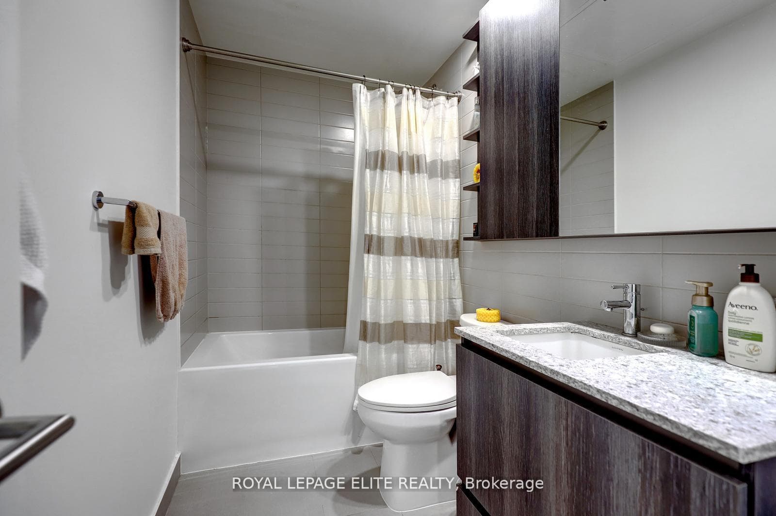 21 Park Street Unit 318 - Condo photo 15 of 27 in Mississauga, Ontario
