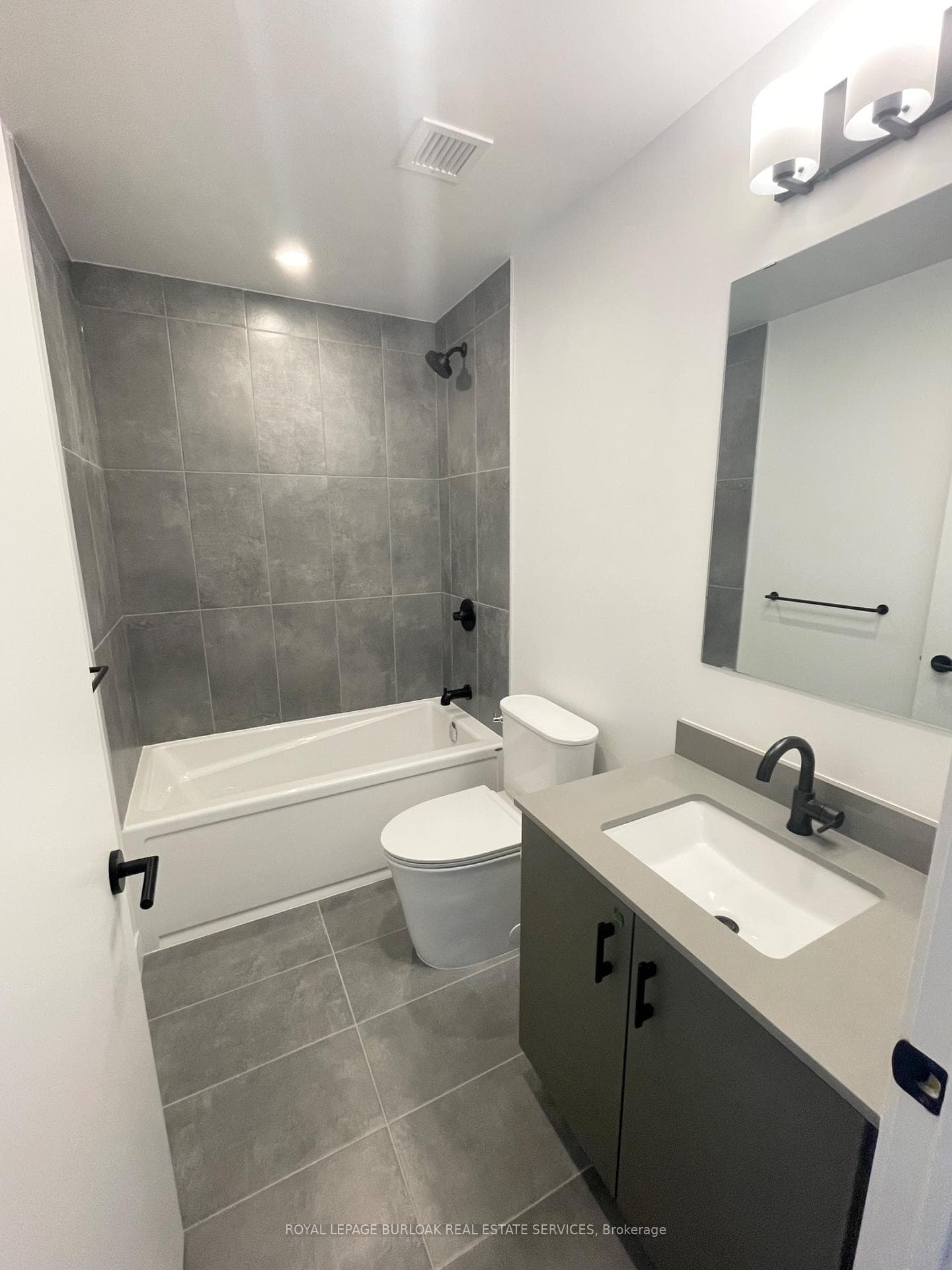 4878 Powers Common Unit 126 - Condo photo 14 of 14 in Burlington, Ontario