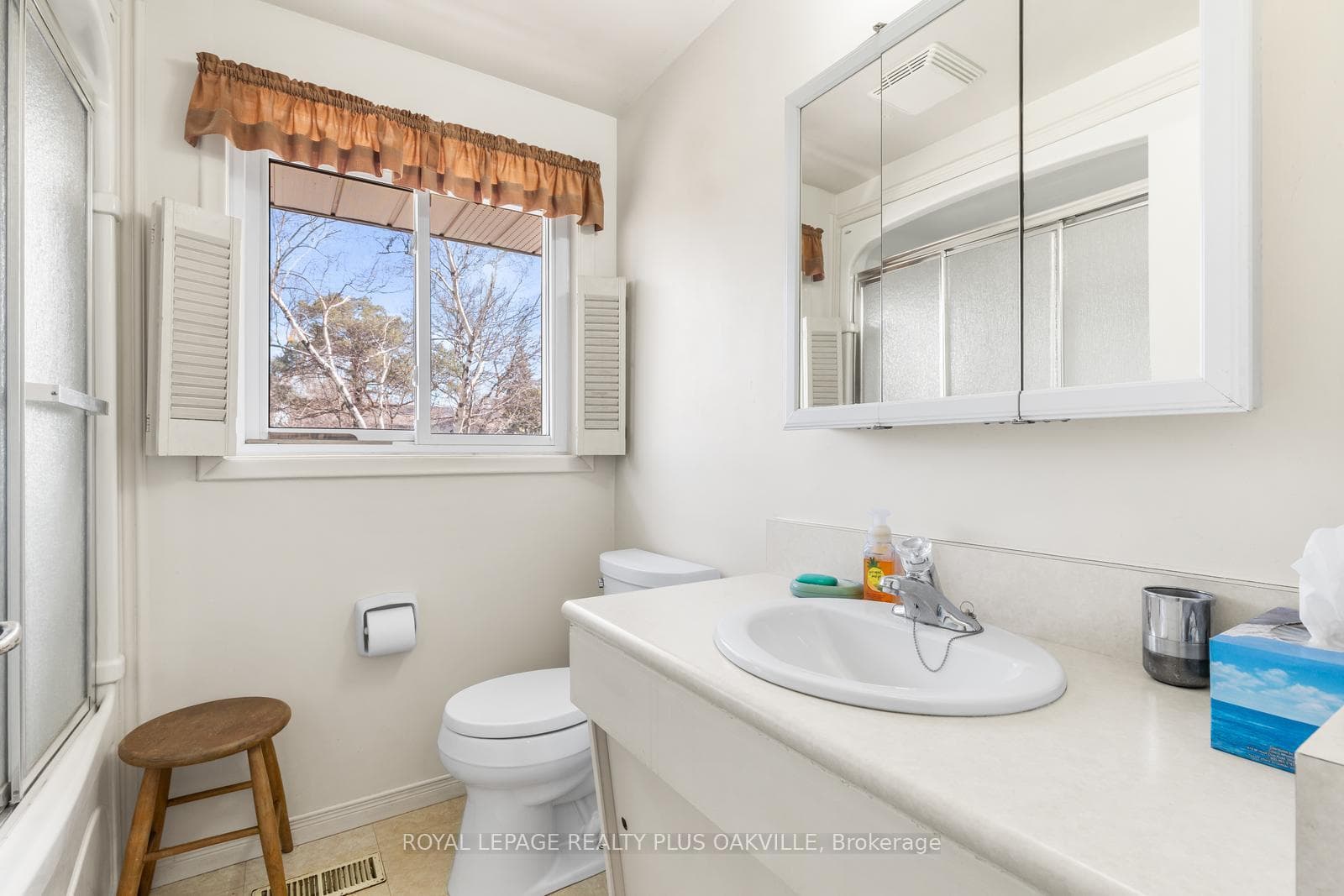227 Sandwell Drive - Detached photo 12 of 44 in Oakville, Ontario