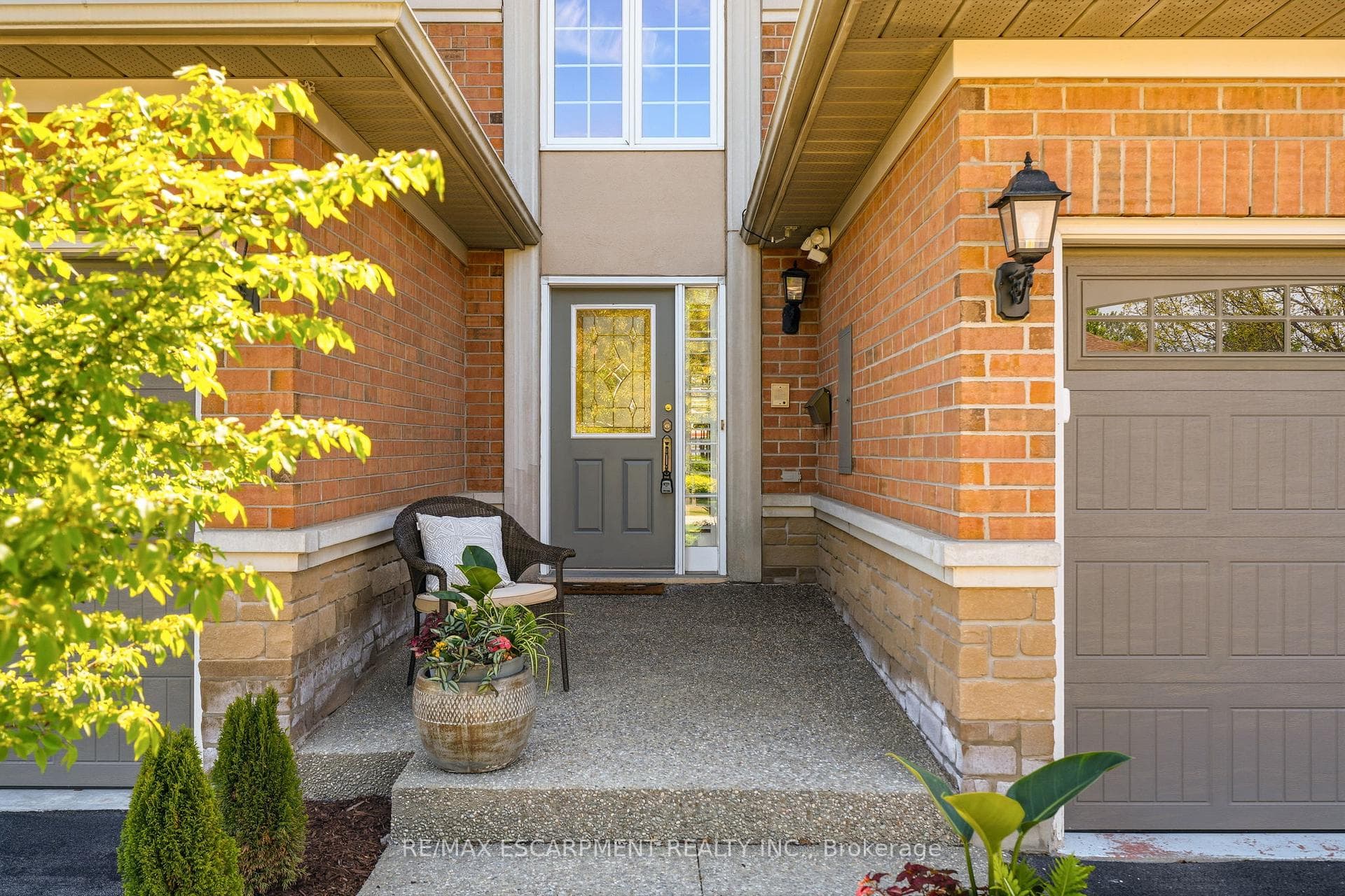 4163 STONEBRIDGE Crescent - Condo photo 3 of 46 in Burlington, Ontario