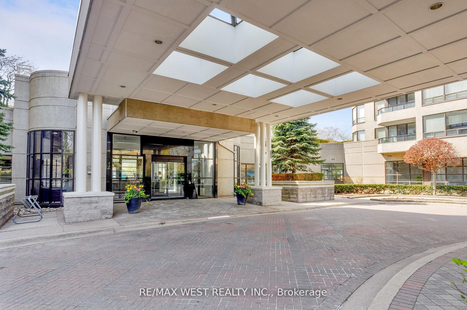 1 Aberfoyle Crescent Unit 411 - Condo photo 3 of 34 in Etobicoke (Islington / Rexdale), Ontario