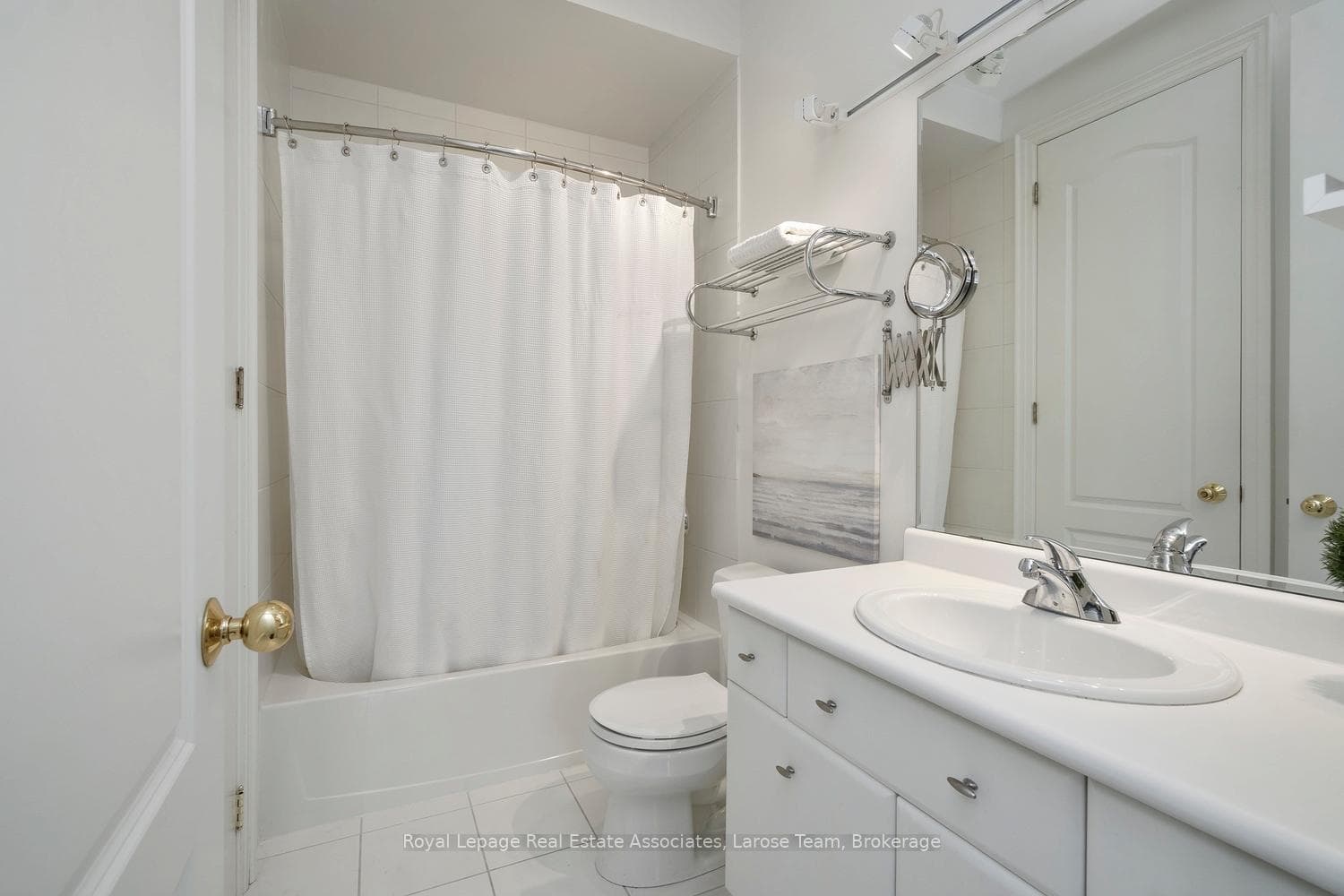 562 Gladwyne Court - Detached photo 35 of 47 in Mississauga, Ontario