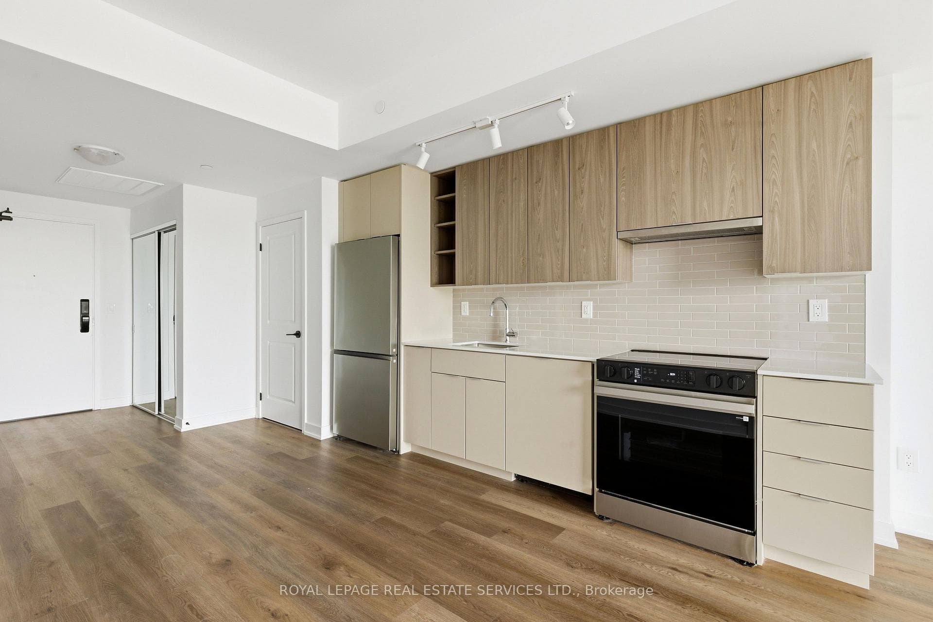 2075 Lakeshore Road Unit 711 - Condo photo 8 of 36 in Burlington, Ontario