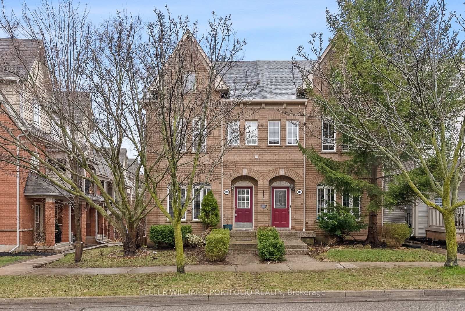 118 Gatwick Drive - home for sale in Oakville, Ontario