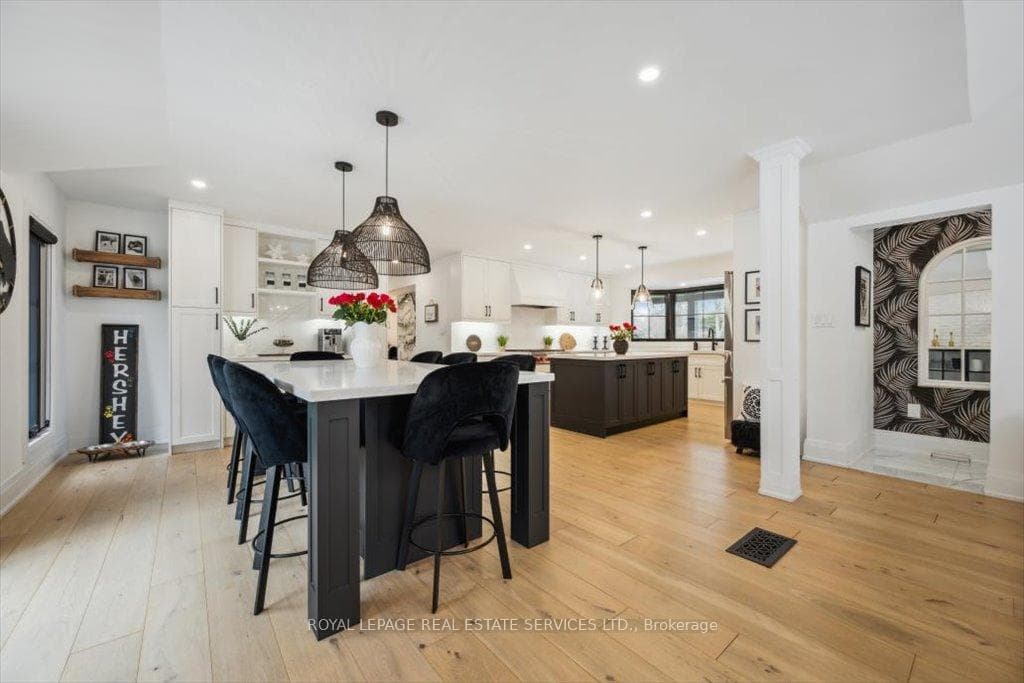 169 Oakes Drive - Detached photo 13 of 48 in Mississauga, Ontario