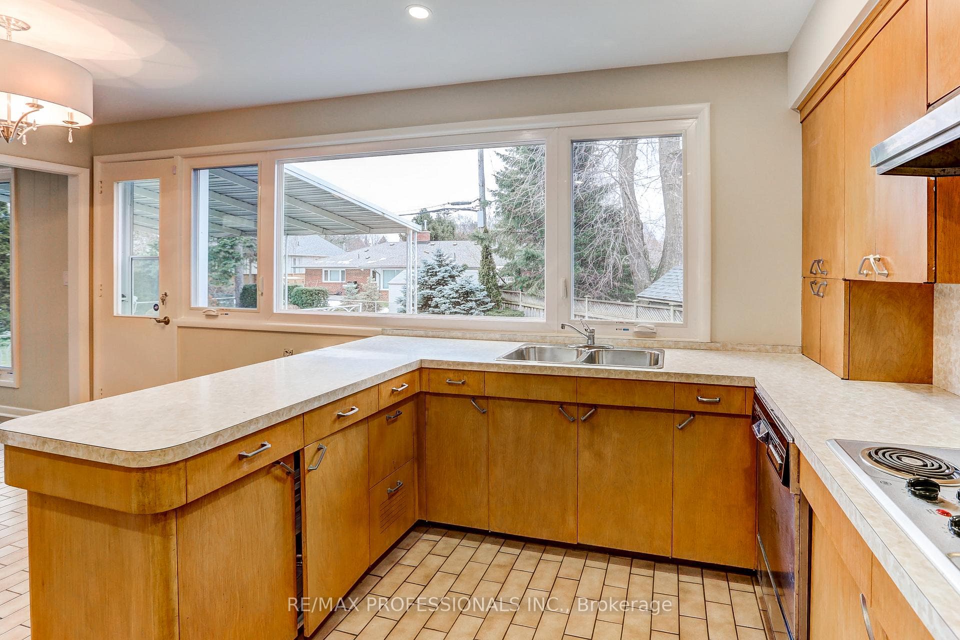 23 Ravensbourne Crescent - Detached photo 16 of 44 in Etobicoke (Islington / Rexdale), Ontario