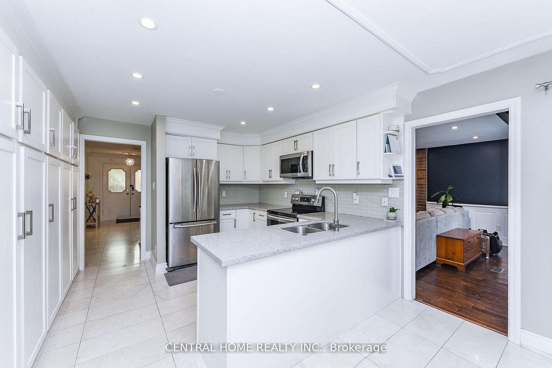 4 Robaldon Road - Detached photo 15 of 40 in Etobicoke (Islington / Rexdale), Ontario