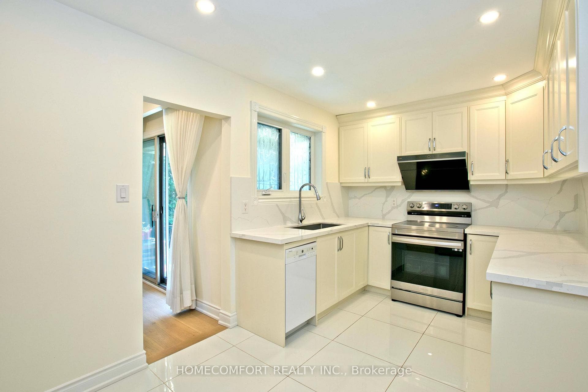 19 Oldborough Circle - Detached photo 9 of 37 in Hillcrest Village / Bayview Village, Ontario