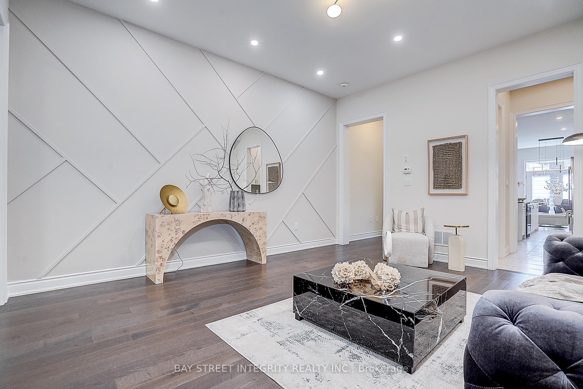 38 Settlers Road - Detached photo 5 of 50 in Oakville, Ontario