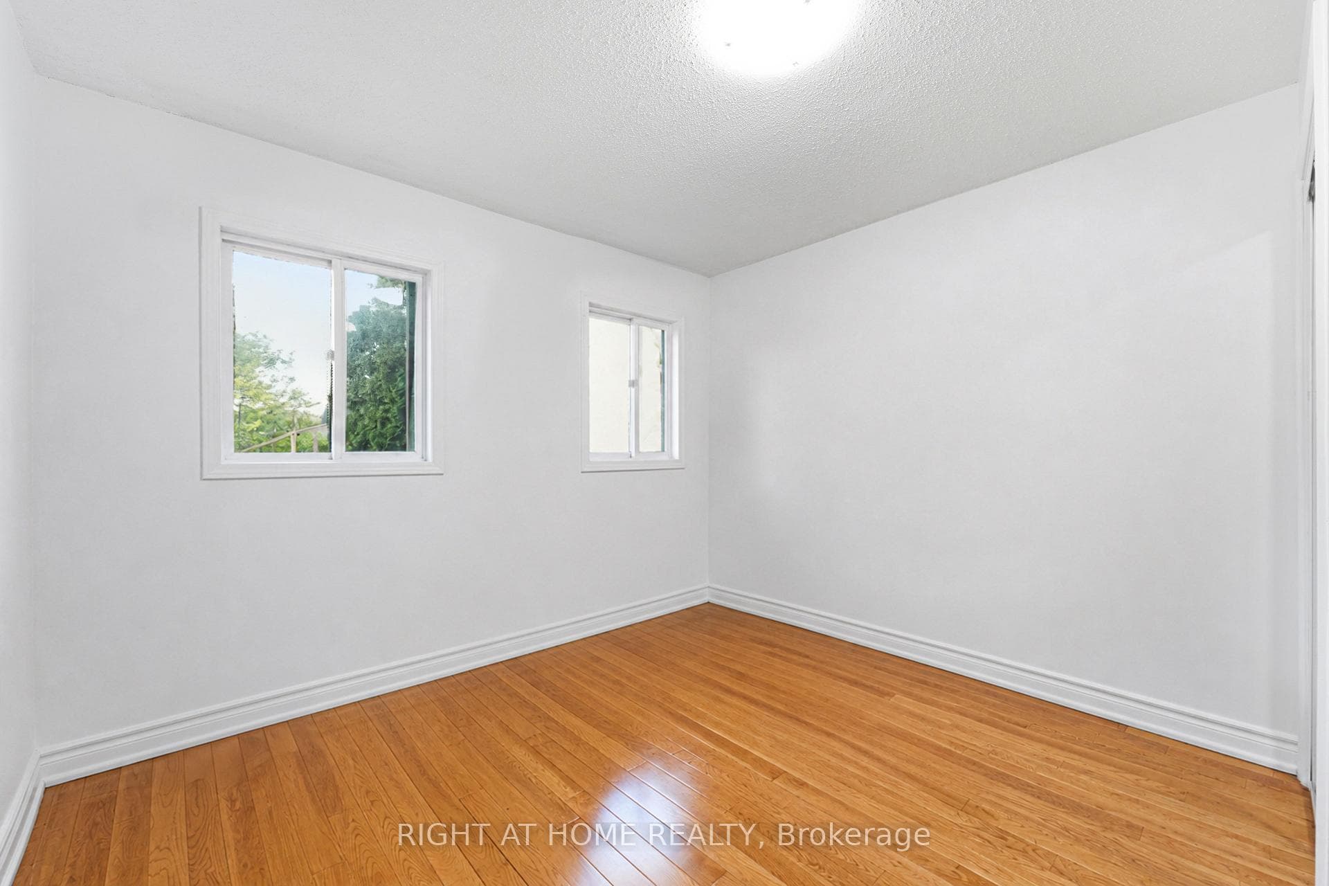 141 Sandown Avenue - Detached photo 27 of 40 in Birch Cliff / Cliffside, Ontario