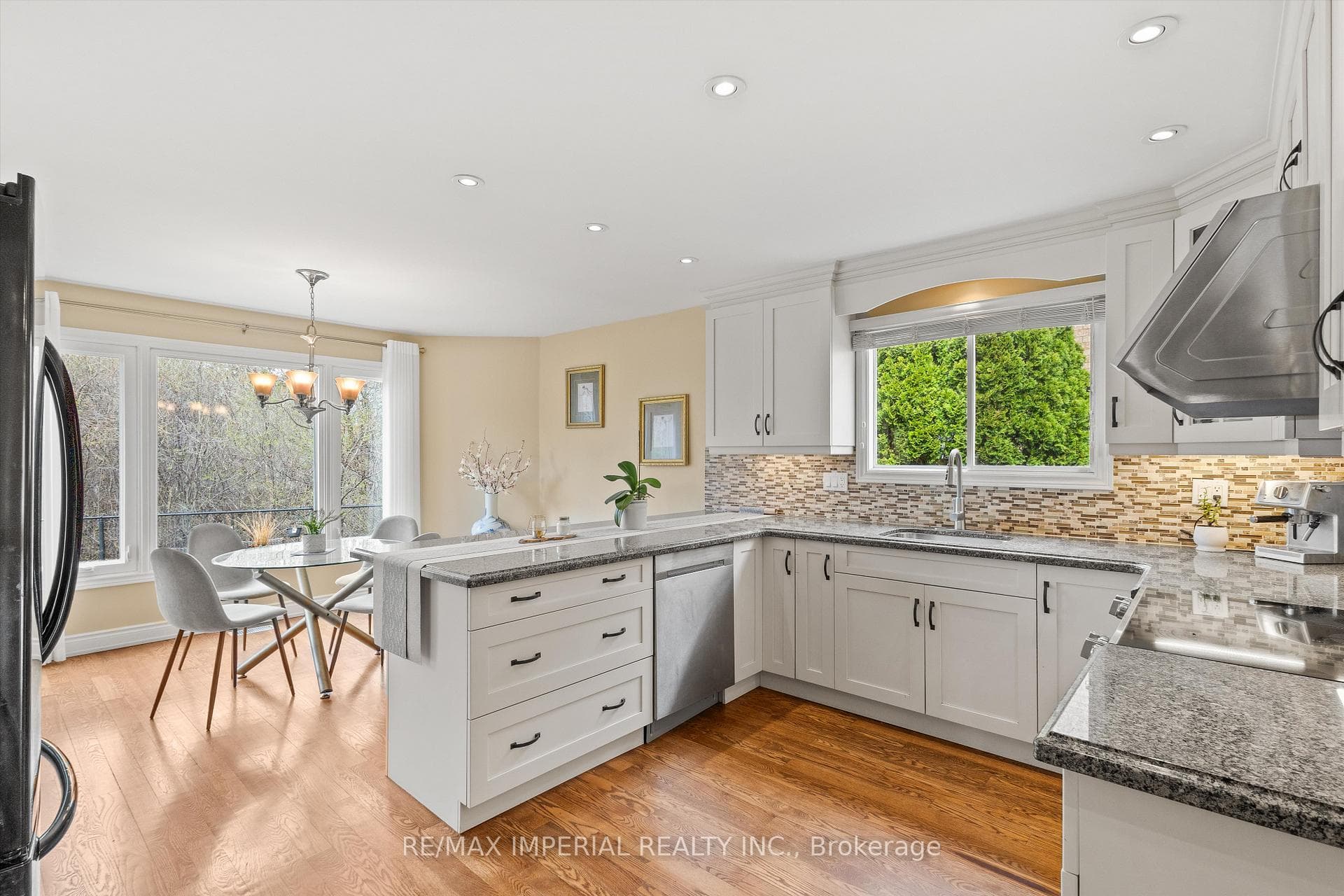 2044 Schoolmaster Circle - Detached photo 11 of 45 in Oakville, Ontario
