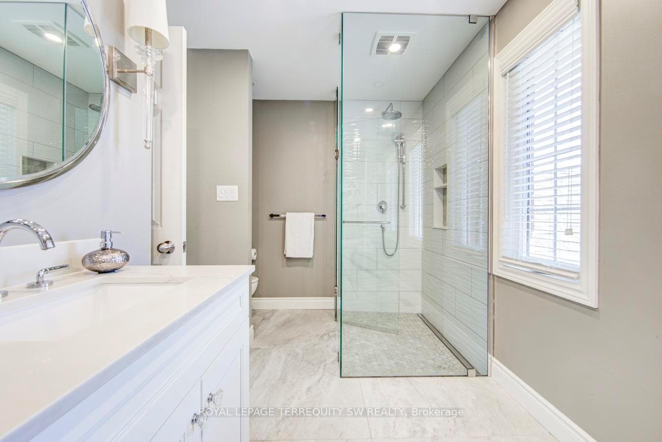 2025 Parklane Crescent - Detached photo 22 of 50 in Burlington, Ontario