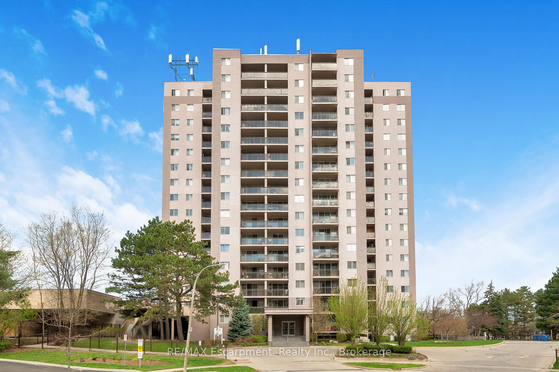 975 WARWICK Court Unit 1501 - Condo photo 2 of 30 in Burlington, Ontario