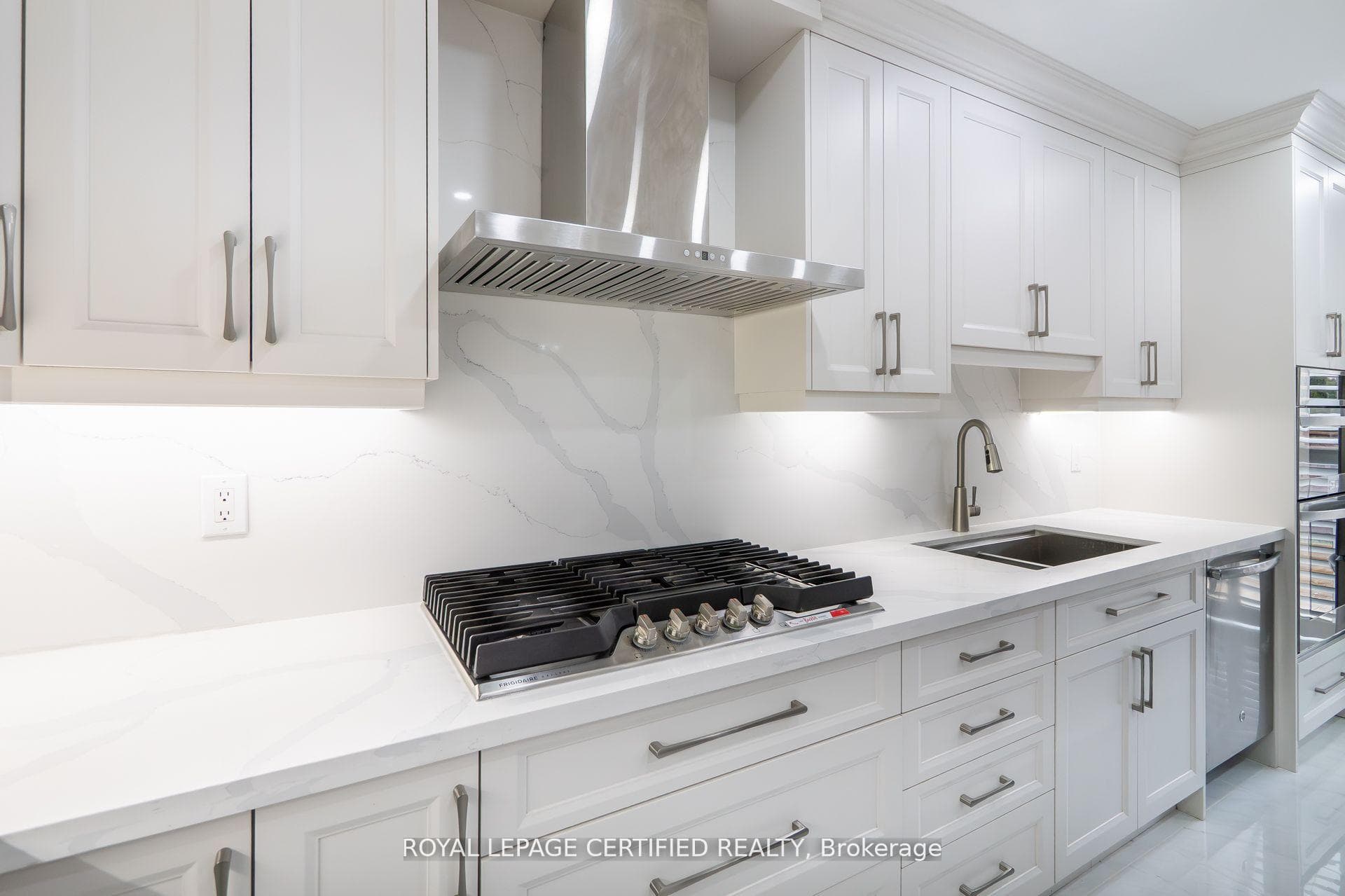 643 Garden Walk - Detached photo 16 of 50 in Mississauga, Ontario