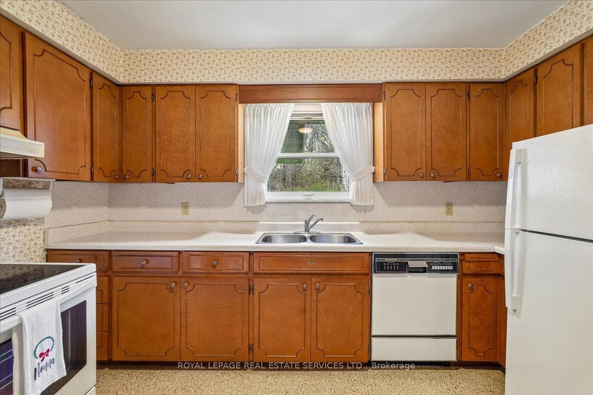 151 Wedgewood Drive - Detached photo 10 of 36 in Oakville, Ontario