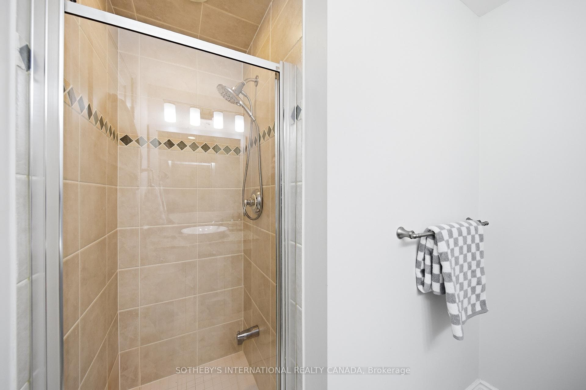 80 Cumberland Street Unit 1507 - Condo photo 16 of 32 in Annex / Yorkville / Summerhill, Ontario