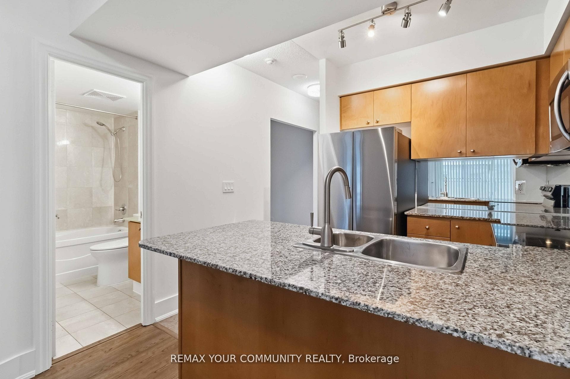 8 Scollard Street Unit 606 - Condo photo 13 of 37 in Annex / Yorkville / Summerhill, Ontario